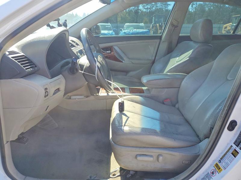 2011 TOYOTA CAMRY XLE V6 — Фото 7 из 12