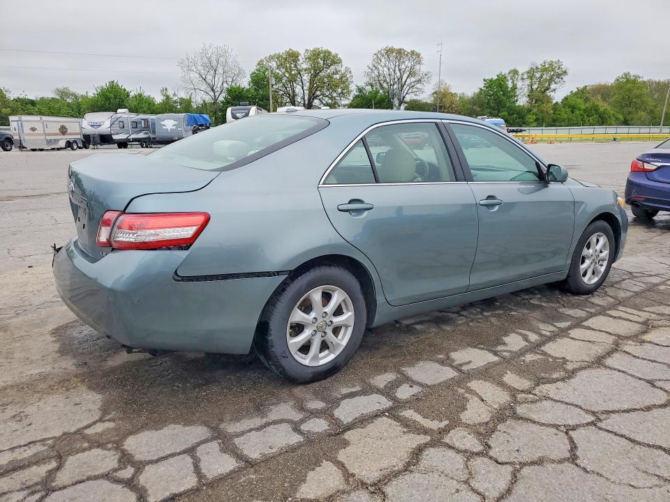 2011 TOYOTA CAMRY — Фото 3 из 12