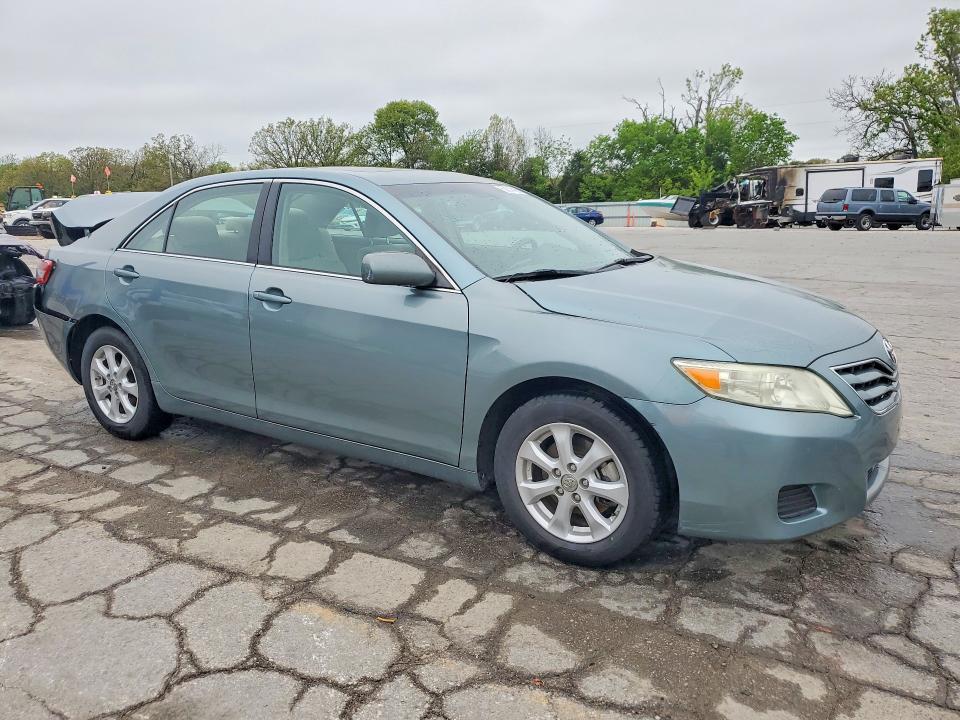 2011 TOYOTA CAMRY — Фото 4 из 12