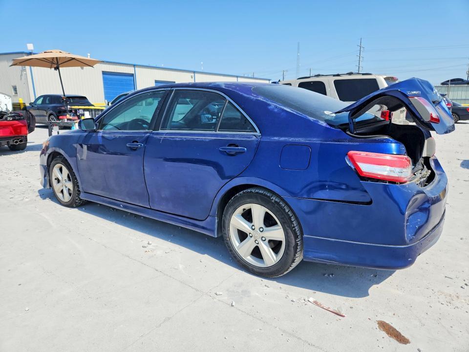 4T1BF3EK3BU747943 2011 TOYOTA CAMRY photo no. 2