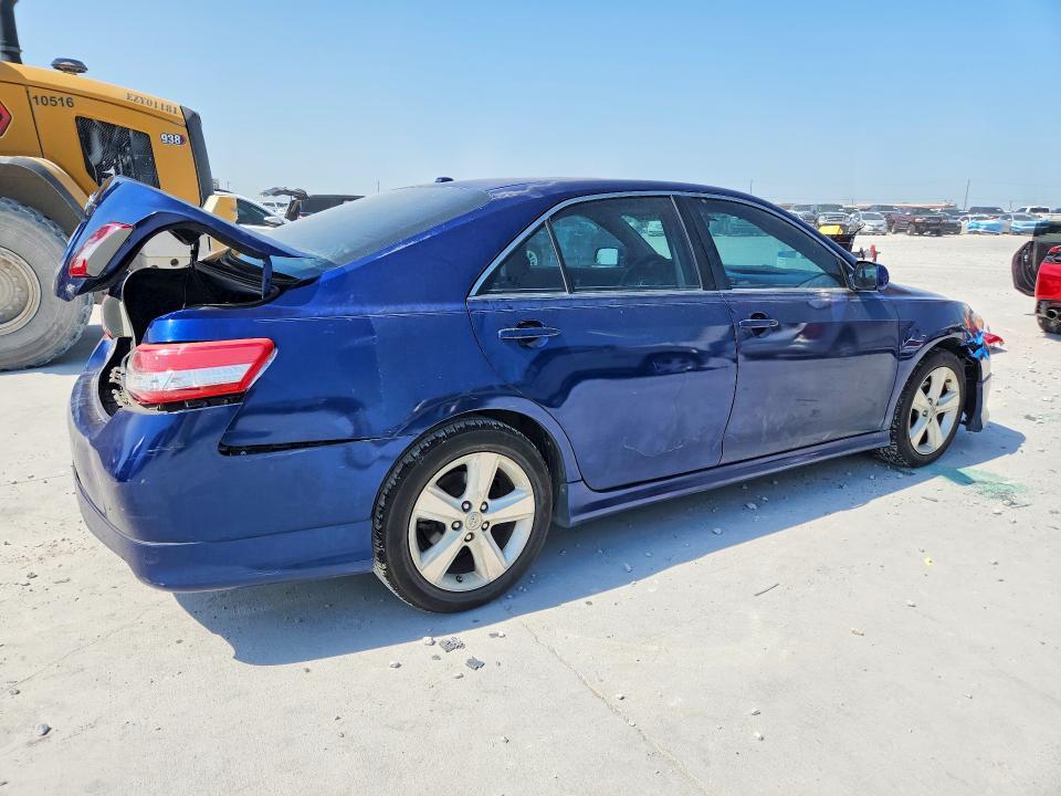 4T1BF3EK3BU747943 2011 TOYOTA CAMRY photo no. 3
