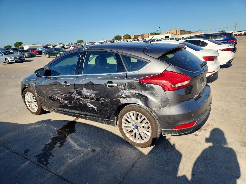 1FADP3N22HL320588 2017 FORD FOCUS photo no. 2