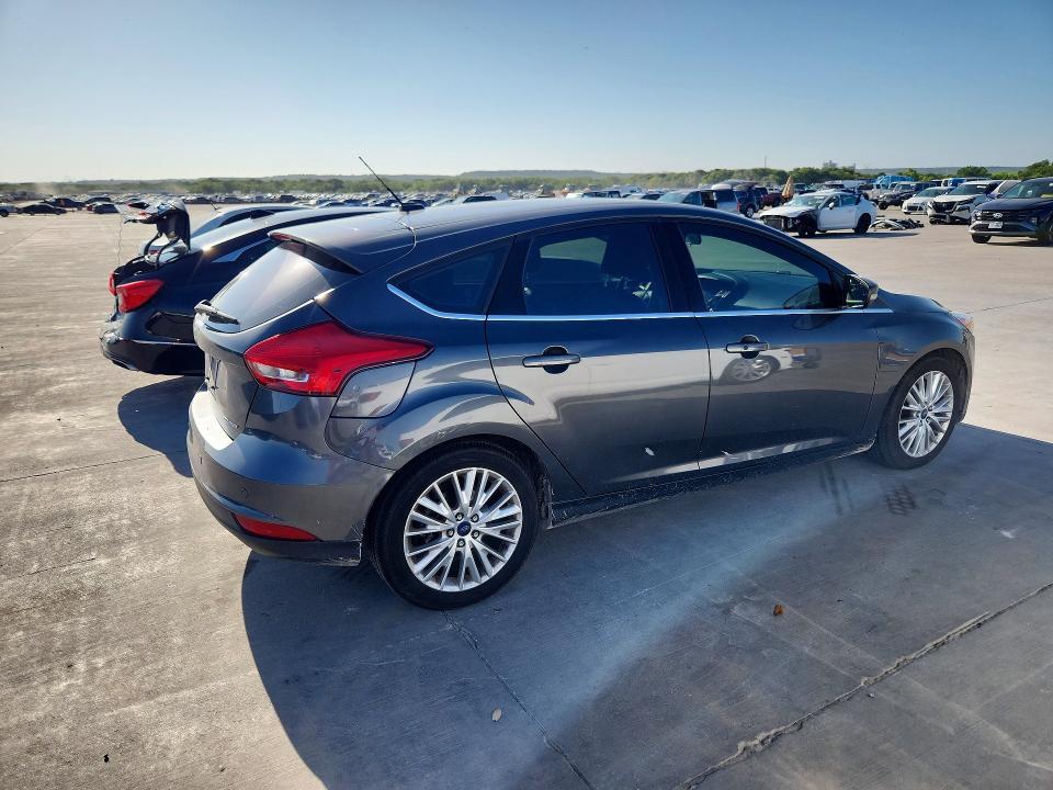 1FADP3N22HL320588 2017 FORD FOCUS photo no. 3