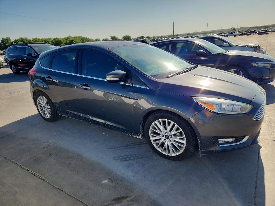 1FADP3N22HL320588 2017 FORD FOCUS photo no. 4