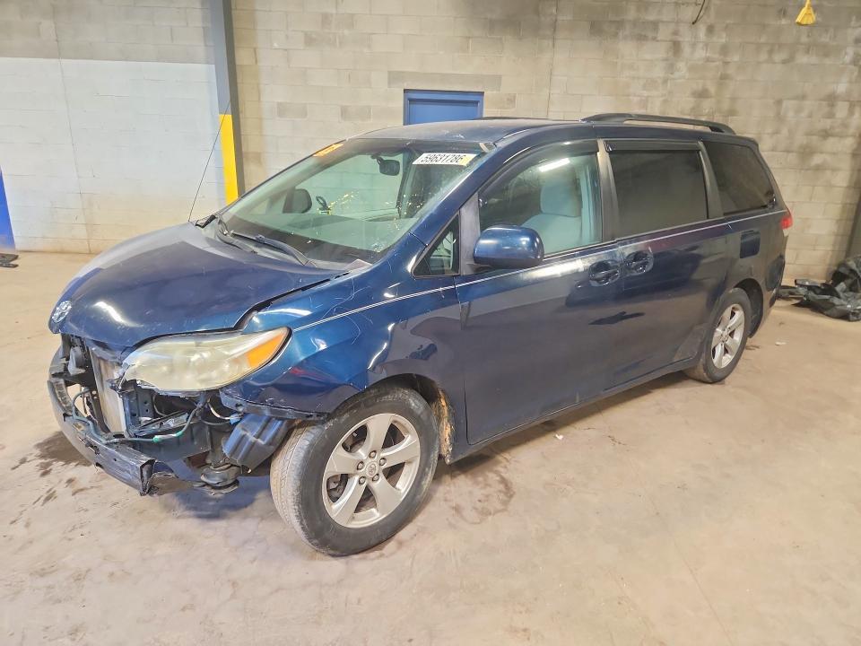 2011 TOYOTA SIENNA LE