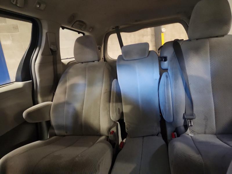 2011 TOYOTA SIENNA LE — Фото 10 из 13
