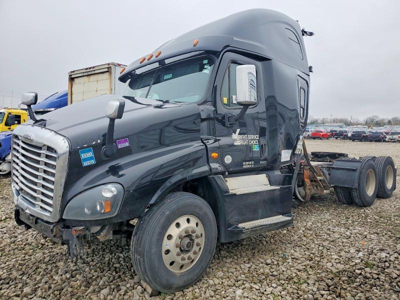 3AKJGLDR1HDHL8141 2017 FREIGHTLINER CASCADIA photo no. 2