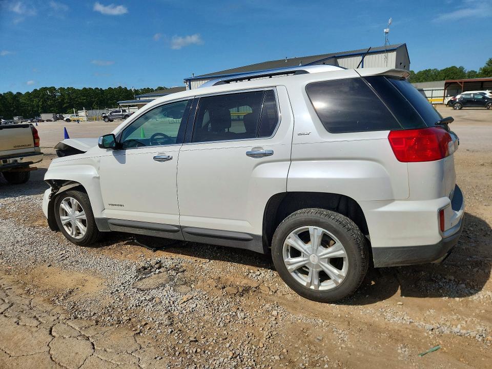 2GKFLPE38H6217915 2017 GMC TERRAIN photo no. 2