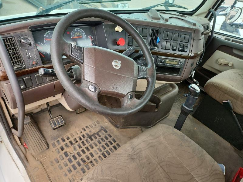 2013 VOLVO VNM SEMI TRUCK — Фото 8 из 12
