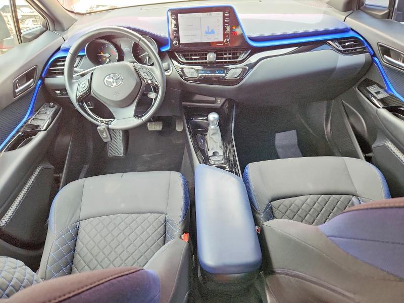 2021 TOYOTA C-HR XLE — Фото 8 из 13