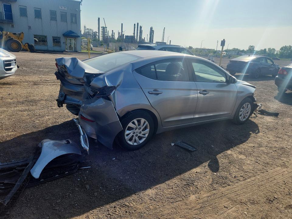 2017 HYUNDAI ELANTRA SE — Фото 3 из 13