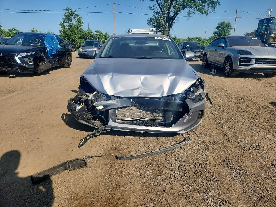 2017 HYUNDAI ELANTRA SE — Фото 5 из 13
