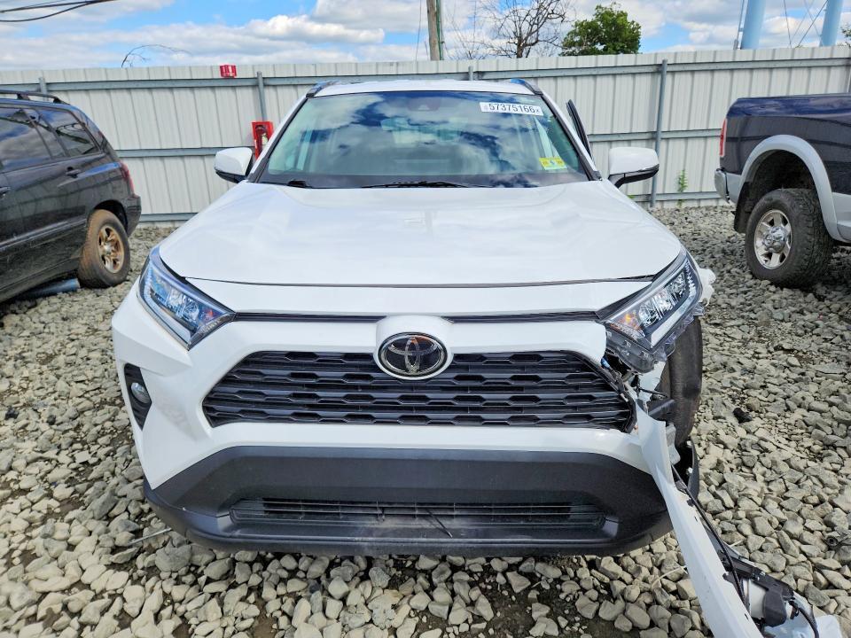 2021 TOYOTA RAV4 XLE — Фото 5 из 13