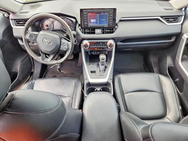 2021 TOYOTA RAV4 XLE — Фото 8 из 13