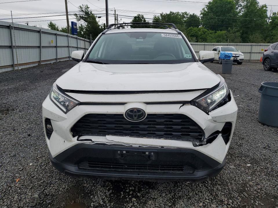 2021 TOYOTA RAV4 XLE — Фото 5 из 13
