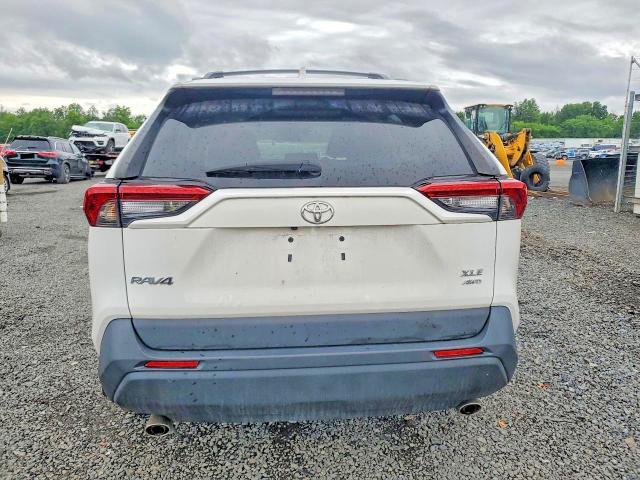 2021 TOYOTA RAV4 XLE — Фото 6 из 13
