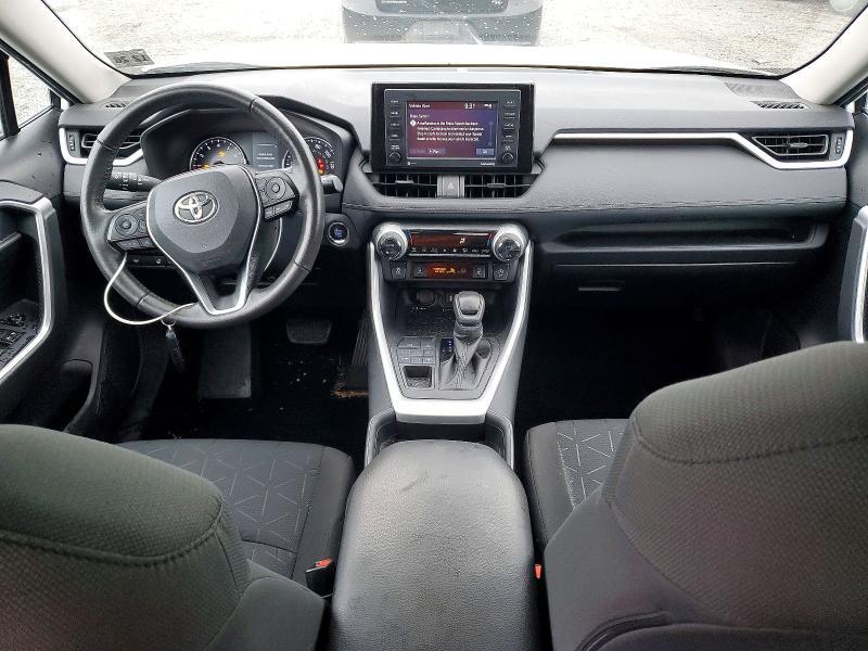 2021 TOYOTA RAV4 XLE — Фото 8 из 13