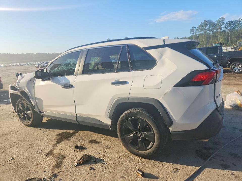 2021 TOYOTA RAV4 XLE — Фото 2 из 13