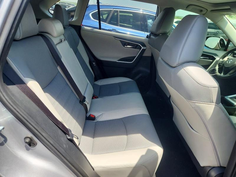 2021 TOYOTA RAV4 LIMITED — Фото 11 из 14