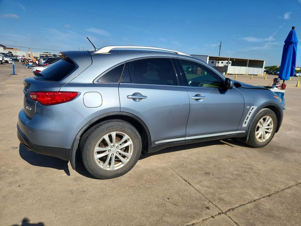 JN8CS1MU7HM140551 2017 INFINITI QX70 photo no. 3