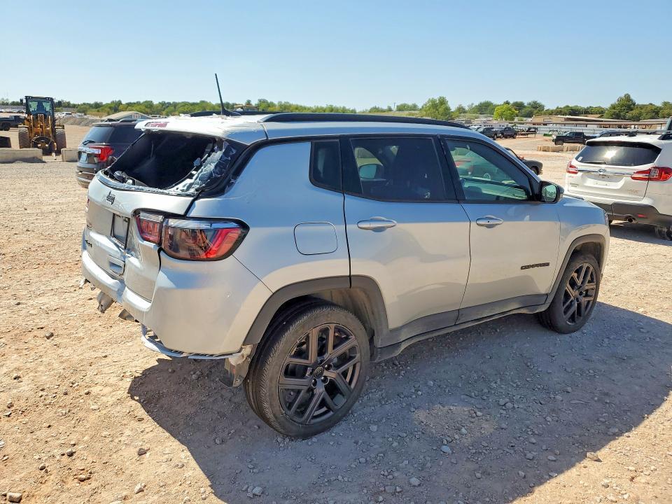 2026 JEEP COMPASS LATITUDE — Фото 3 из 13