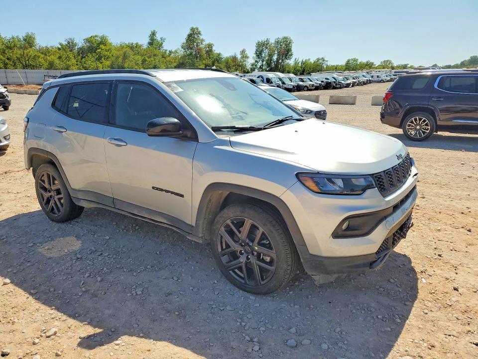 2026 JEEP COMPASS LATITUDE — Фото 4 из 13