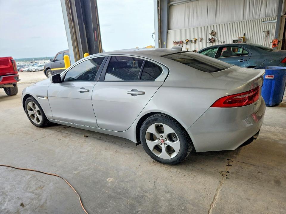 SAJAR4BGXHA976208 2017 JAGUAR XE photo no. 2