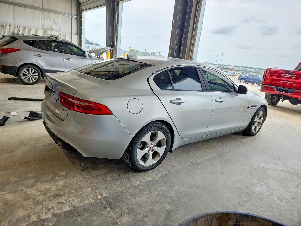 SAJAR4BGXHA976208 2017 JAGUAR XE photo no. 3