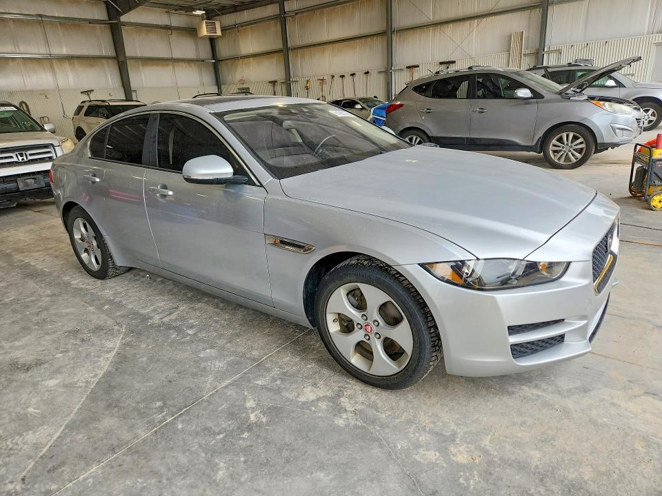 SAJAR4BGXHA976208 2017 JAGUAR XE photo no. 4