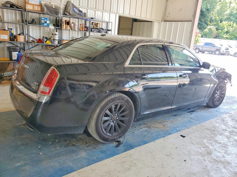 2C3CCAAGXEH288686 2014 CHRYSLER 300 photo no. 3