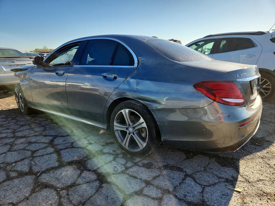 2017 MERCEDES-BENZ E 300 4MATIC — Фото 2 из 12