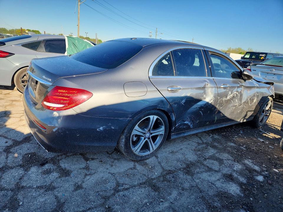 2017 MERCEDES-BENZ E 300 4MATIC — Фото 3 из 12