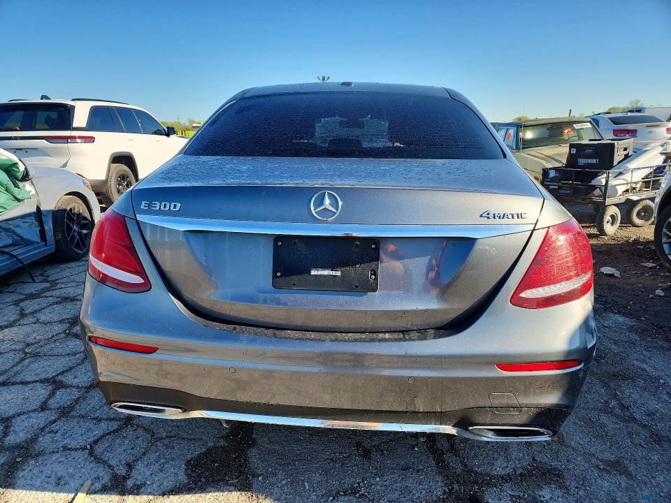 2017 MERCEDES-BENZ E 300 4MATIC — Фото 6 из 12