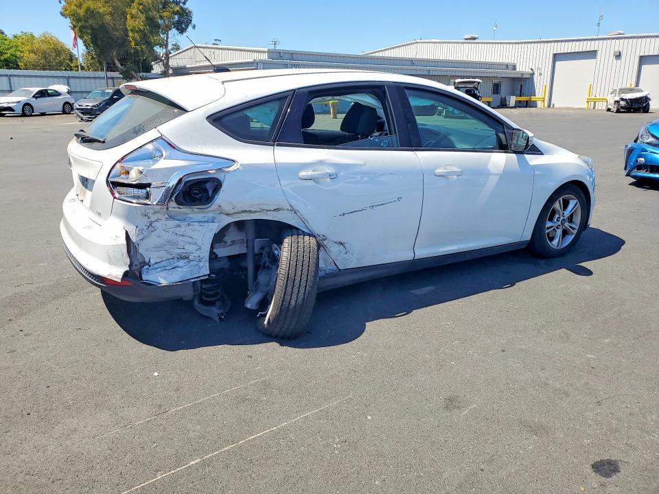 1FADP3K2XEL185781 2014 FORD FOCUS photo no. 3