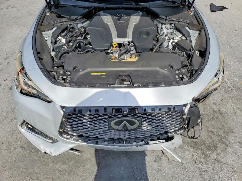 2017 INFINITI Q60 RED SPORT 400 — Фото 11 из 12