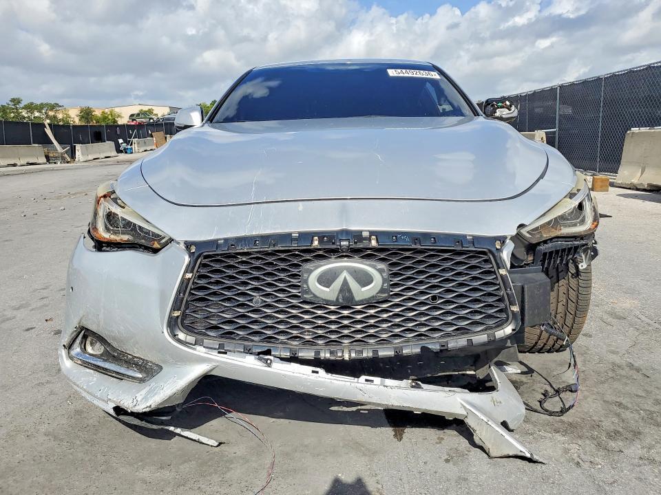 2017 INFINITI Q60 RED SPORT 400 — Фото 5 из 12