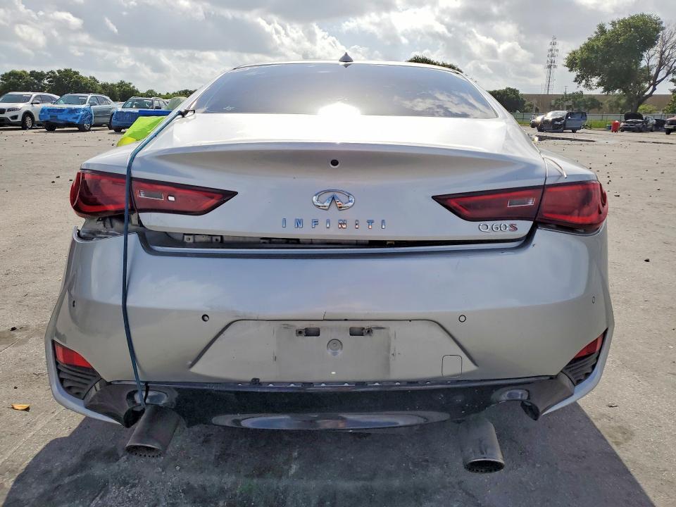 2017 INFINITI Q60 RED SPORT 400 — Фото 6 из 12