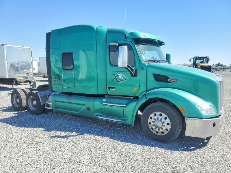 1XPBD49X1HD369683 2017 PETERBILT 579 photo no. 1