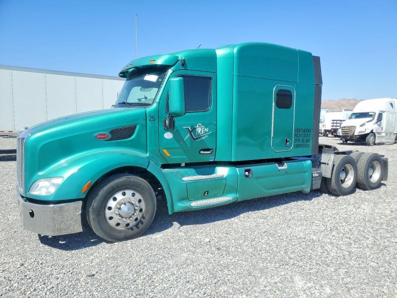 1XPBD49X1HD369683 2017 PETERBILT 579 photo no. 2