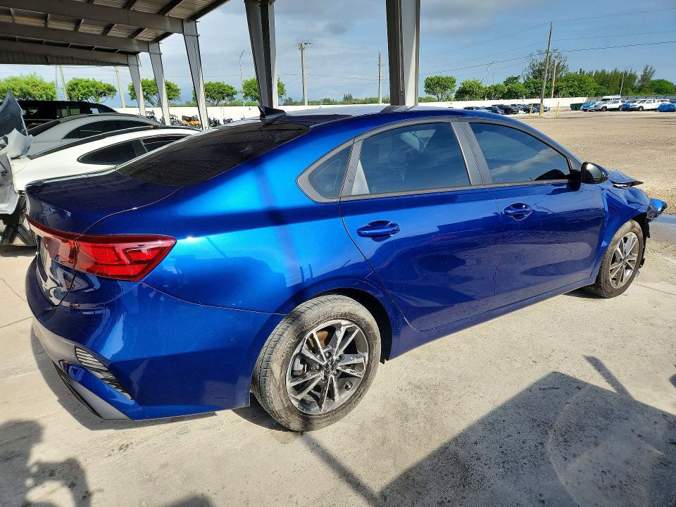 3KPF24AD7NE483532 2022 KIA FORTE photo no. 3
