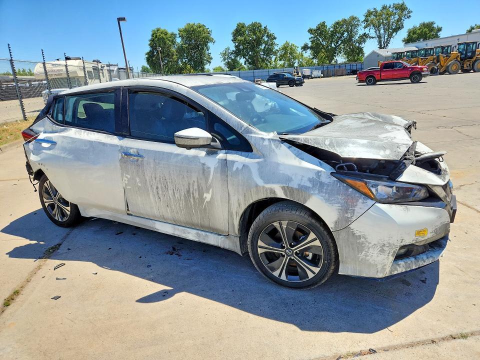 2022 NISSAN LEAF — Фото 4 из 12