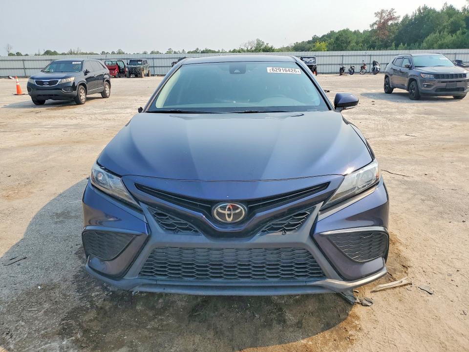 2022 TOYOTA CAMRY SE — Фото 5 из 12