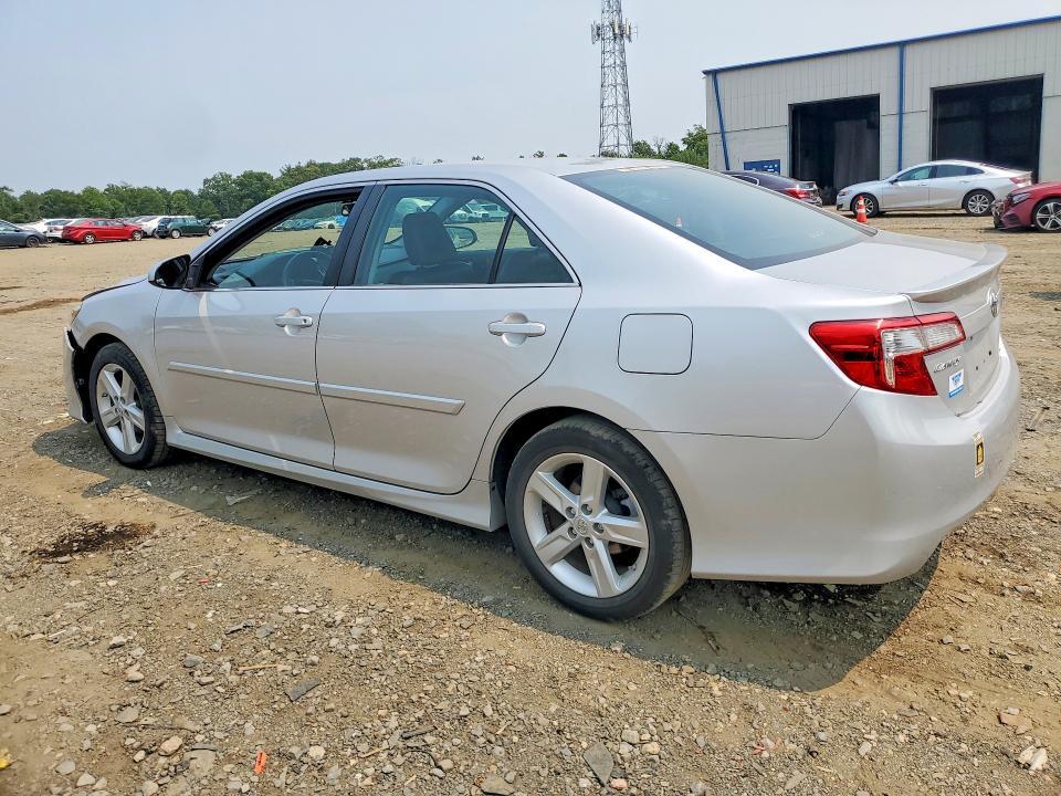 2014 TOYOTA CAMRY SE — Фото 2 из 12