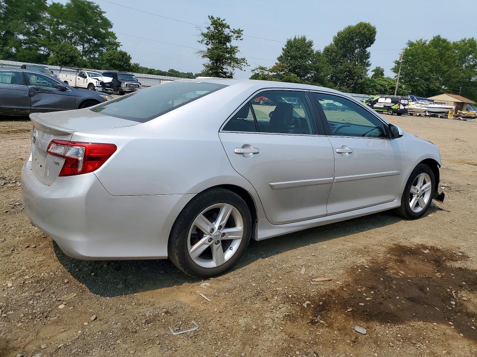 2014 TOYOTA CAMRY SE — Фото 3 из 12
