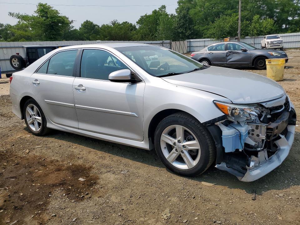 2014 TOYOTA CAMRY SE — Фото 4 из 12