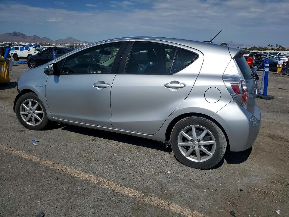 2014 TOYOTA PRIUS C THREE — Фото 2 из 13