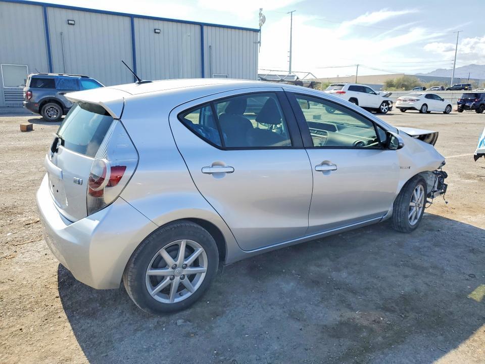 2014 TOYOTA PRIUS C THREE — Фото 3 из 13
