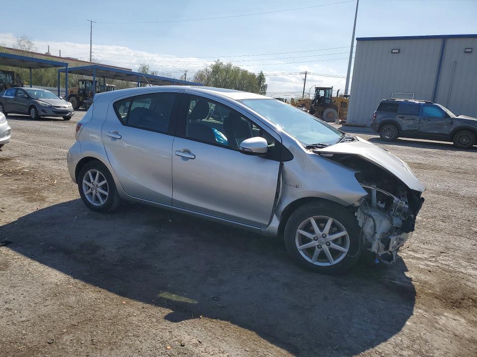 2014 TOYOTA PRIUS C THREE — Фото 4 из 13