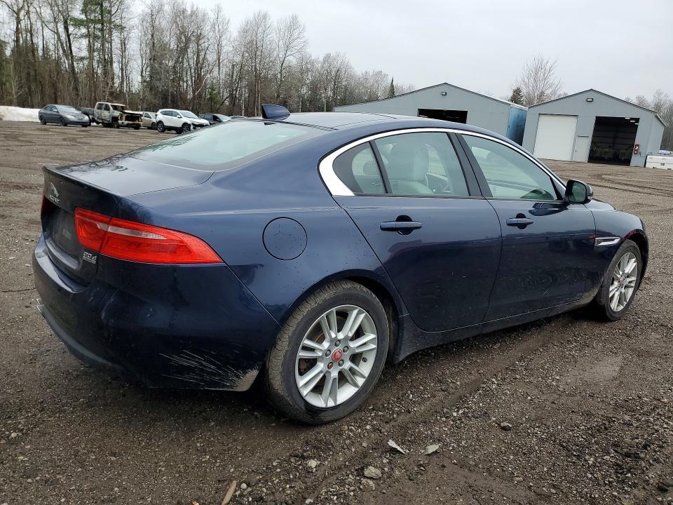 2017 JAGUAR XE PREMIUM — Фото 3 из 12
