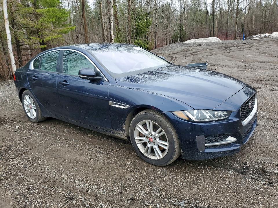 2017 JAGUAR XE PREMIUM — Фото 4 из 12